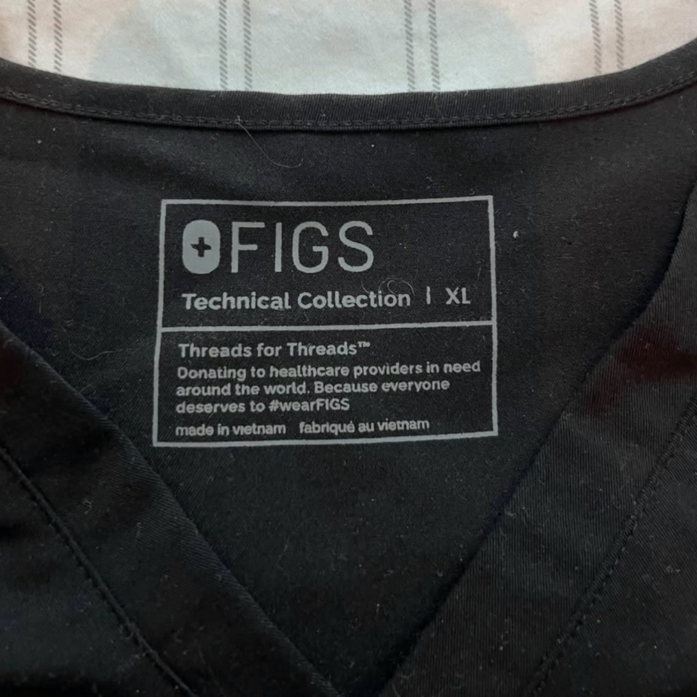 FIGS Catarina One-Pocket Scrub Top in black Modern Classic Fit Size X-Large - Picture 7 of 8
